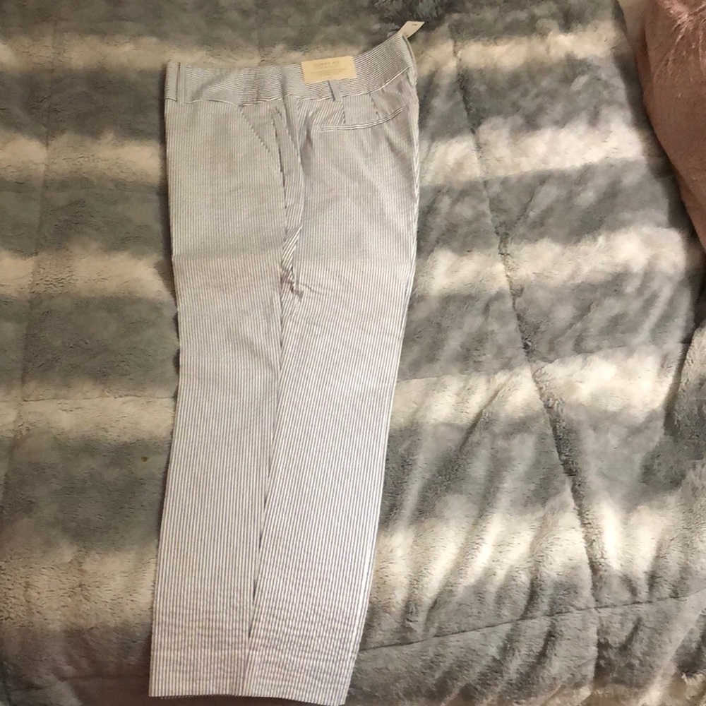 Reduced price!!!   NWT Ann Taylor Seerucker crop pant